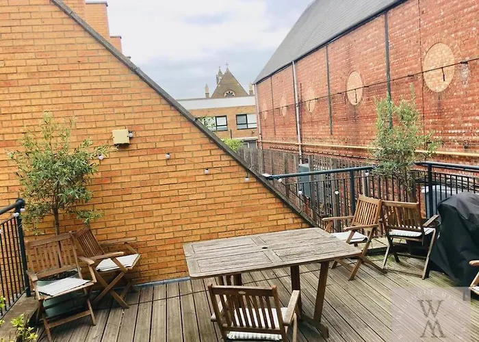 Spacious Mews Apartment, Clapham