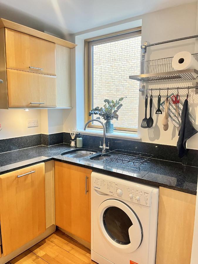 Spacious Mews Apartment, Clapham Londra
