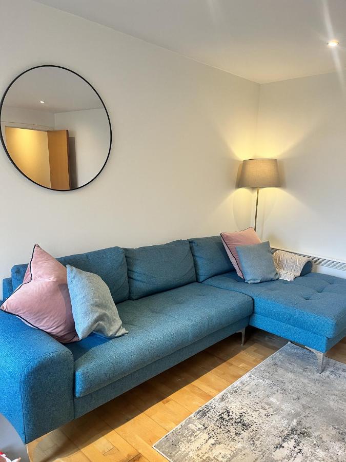 Spacious Mews Apartment, Clapham Londra